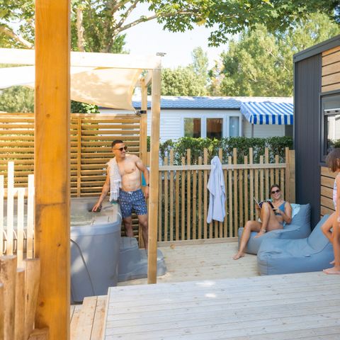 Stacaravan 6 personen - Stacaravan 3 kamers Premium met spa (37m²) 4/6 slaapplaatsen