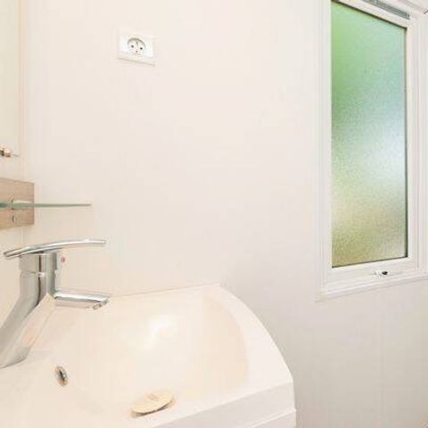 Stacaravan 6 personen - Comfort | 3 slaapkamers | 6 pers | Verhoogd terras | Airconditioning
