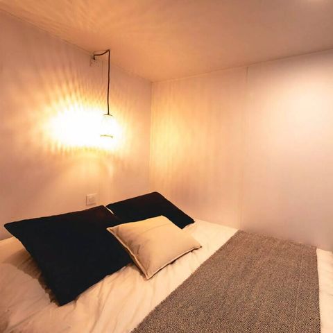 Glampingtent 4 personen - Coco Sweet | 2 Slaapkamers | 4 Pers | Verhoogd terras | Geen badkamer | Airconditioning