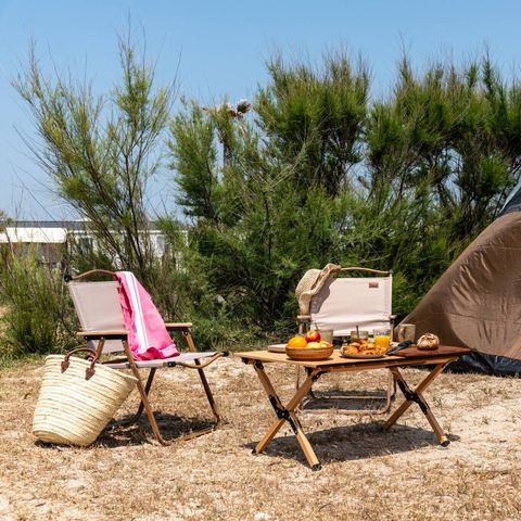 STAANPLAATS - Comfort | Tent | Voertuig -7 m | <100 m² | Elektriciteit | Geen water