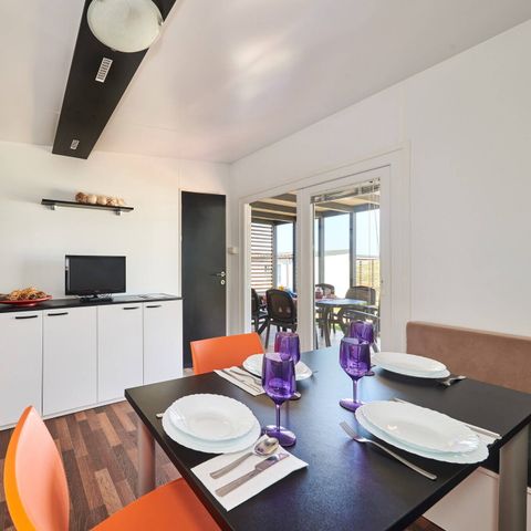 Stacaravan 4 personen - Comfort | 2 slaapkamers | 4 pers | Verhoogd terras | 2 badkamers | Airconditioning | TV