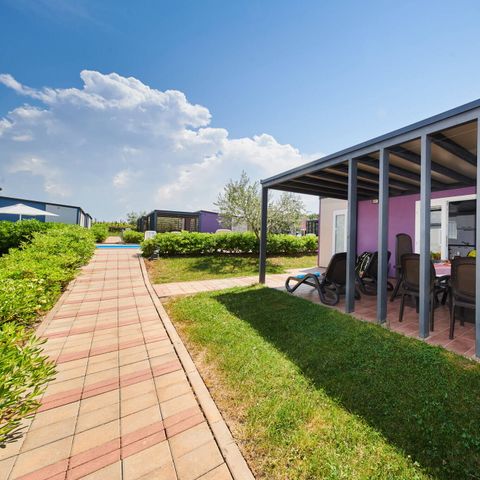 Stacaravan 6 personen - Comfort | 3 slaapkamers | 6 pers | Verhoogd terras | 2 badkamers | Airconditioning | TV