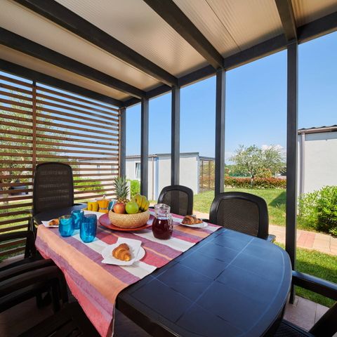 Stacaravan 6 personen - Comfort | 3 slaapkamers | 6 pers | Verhoogd terras | 2 badkamers | Airconditioning | TV