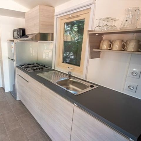 Stacaravan 4 personen - Comfort XL | 2 Slaapkamers | 4 Pers | Verhoogd terras | Airconditioning
