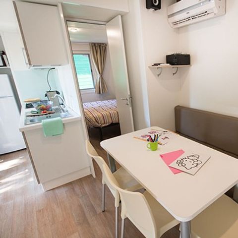 Stacaravan 6 personen - Comfort | 3 slaapkamers | 6 pers | Overdekt verhoogd terras | Airconditioning