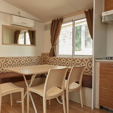 Stacaravan 4 personen - Klassiek XL | 2 slaapkamers | 4 pers | Verhoogd terras | 2 badkamers | Airconditioning | TV