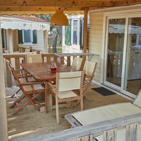 Stacaravan 4 personen - Klassiek XL | 2 slaapkamers | 4 pers | Verhoogd terras | 2 badkamers | Airconditioning | TV