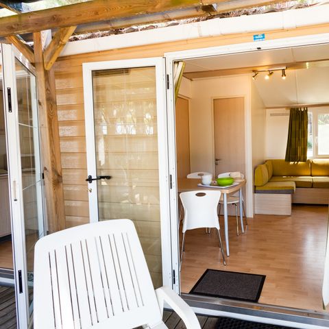 Stacaravan 6 personen - Klassiek | 3 Slaapkamers | 6 Pers. | Verhoogd terras | Airconditioning.
