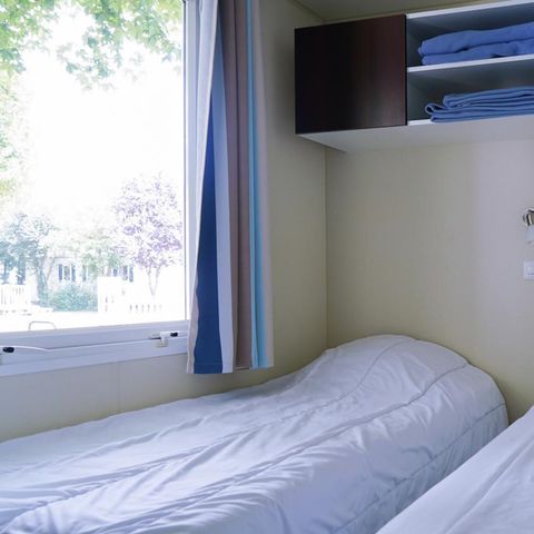 Stacaravan 6 personen - Classic XL | 3 slaapkamers | 6 pers. | Verhoogd terras | Airconditioning | TV