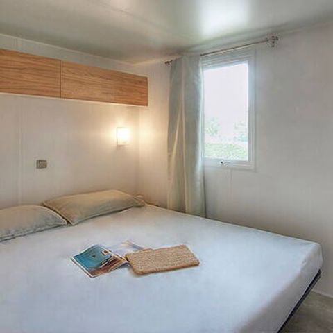 Stacaravan 4 personen - Mobile-home | Klassiek | 2 slaapkamers | 4 pers | Verhoogd terras | 2 badkamers | Airconditioning | TV