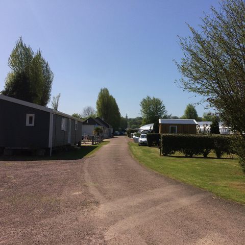 STAANPLAATS - Standplaatspakket: auto + tent/caravan of camper