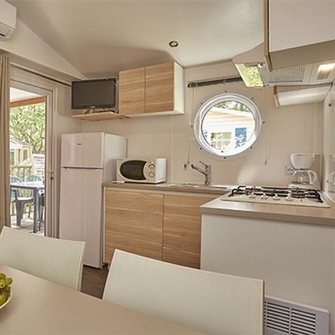 Stacaravan 6 personen - Klassiek | 3 Slaapkamers | 6 Pers. | Verhoogd terras | Airconditioning | TV