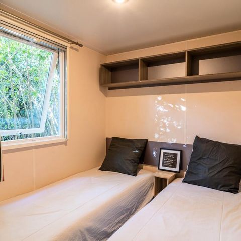 Stacaravan 4 personen - Klassiek 3 kamer appartement voor 4 personen met airconditioning + TV