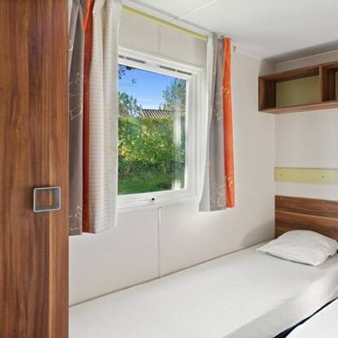 Stacaravan 6 personen - Klassiek | 3 slaapkamers | 6 pers | Niet overdekt verhoogd terras | 1 badkamer