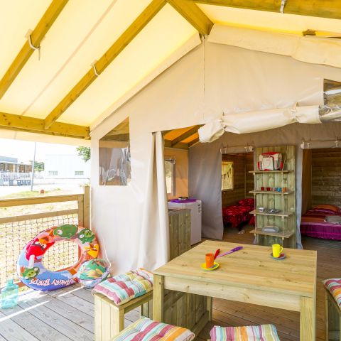 Safaritent 5 personen - C- Lodge Pilotis - 2 kamers 24m² met overdekt terras