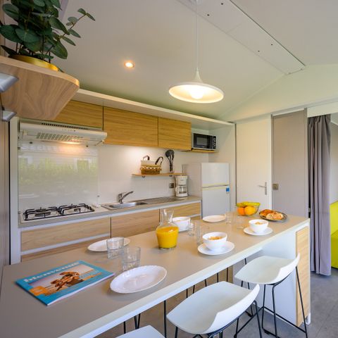 Stacaravan 4 personen - D/ COMFORTABELE COTTAGE met 2 slaapkamers - 30 m² - terras met parasol voor 4 personen