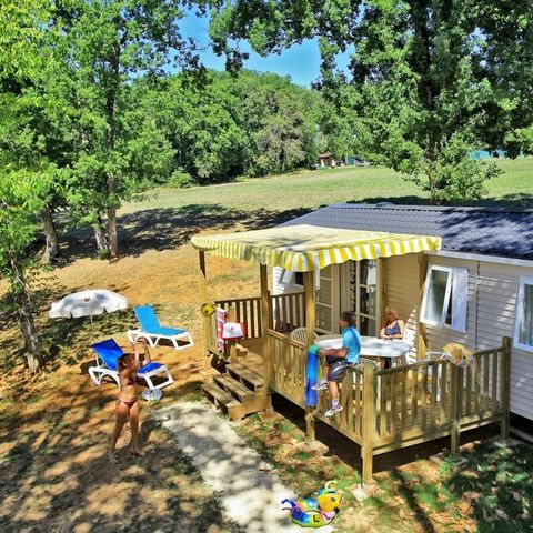 Stacaravan 8 personen - Homair stacaravans op camping La Guyonnière Classic XL | 3 slaapkamers | 6/8 personen | Verhoogd terras