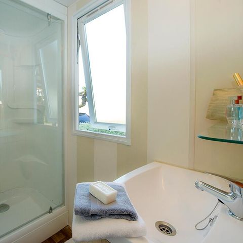 Stacaravan 6 personen - Stacaravan | Klassiek | 3 Slaapkamers | 6 Pers. | Verhoogd terras | TV