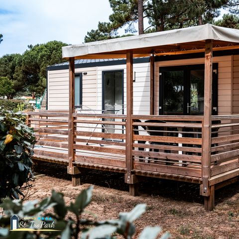 Stacaravan 4 personen - 31m² Premium stacaravan (2 kamers) + vaatwasser + 15m² halfoverdekt terras
