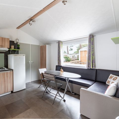 Stacaravan 4 personen - Comfort stacaravan 27.5m² (2 kamers) + 11m² halfoverdekt houten terras