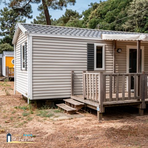 Stacaravan 4 personen - Comfort stacaravan 27.5m² (2 kamers) + 11m² halfoverdekt houten terras