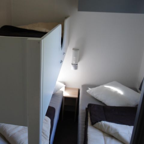 Stacaravan 7 personen - Stacaravan Standard 32 m² 3 kamers + terras 12m² halfoverdekt (9m²) 6/7 pers