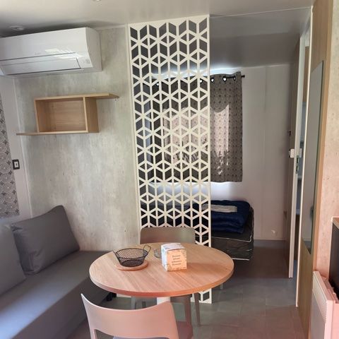 Stacaravan 2 personen - Stacaravan Premium 21m² 1 kamer + terras 12m² halfoverdekt (9m²) - TV + Airco 2 pers