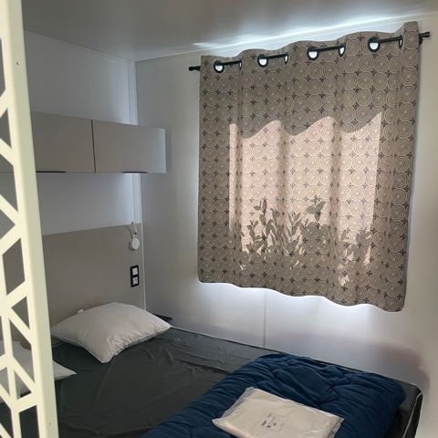 Stacaravan 2 personen - Stacaravan Premium 21m² 1 kamer + terras 12m² halfoverdekt (9m²) - TV + Airco 2 pers