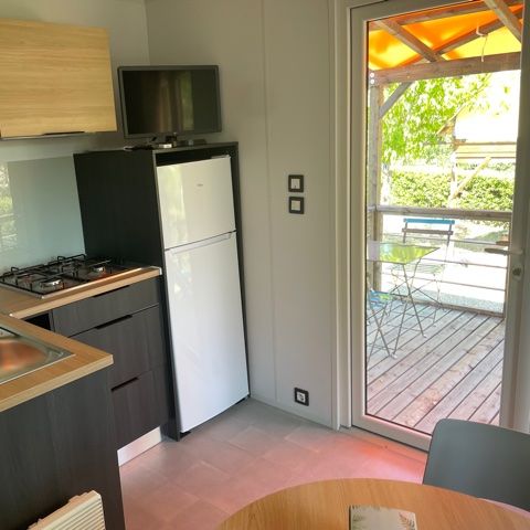 Stacaravan 2 personen - Stacaravan Premium 21m² 1 kamer + terras 12m² halfoverdekt (9m²) - TV + Airco 2 pers