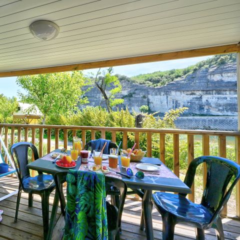 Stacaravan 4 personen - Stacaravan Premium 27 m² 2 kamers + overdekt terras 9m² + TV + Airconditioning + Uitzicht op de rivier 4 pers