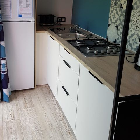 Stacaravan 7 personen - Stacaravan Luxe 32m² 3 kamers + terras 12m² halfoverdekt (9m²) + TV + Airconditioning 6/7 pers