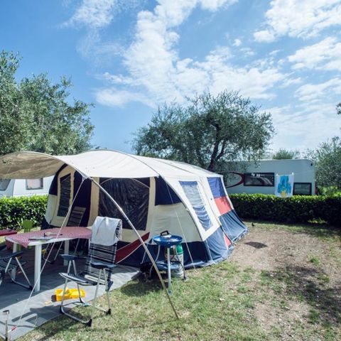 Kampeerplaats - Kampeerplaats Comfort Large - 75m² - 6 AMP