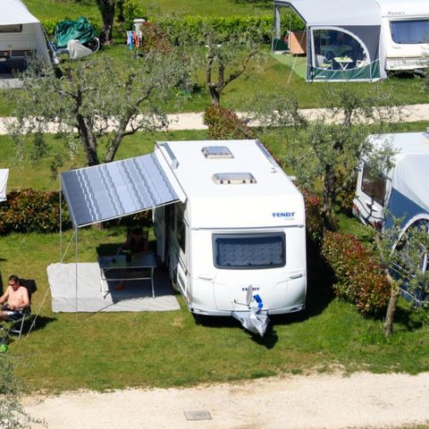 Kampeerplaats - Kampeerplaats Comfort Large - 75m² - 6 AMP