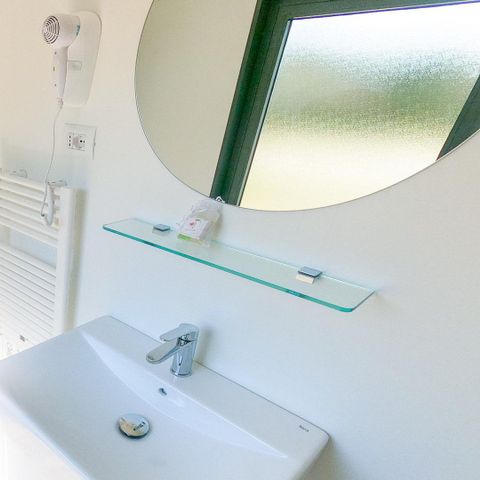 Kampeerplaats - Comfort standplaats met sanitair - 75m² - 6 ampère