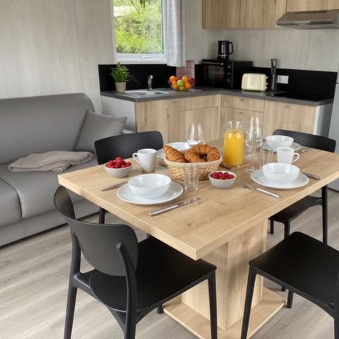 Stacaravan 4 personen - MOBIWOOD 36 met zijn PRIVE JACUZZI - 2 Slaapkamers