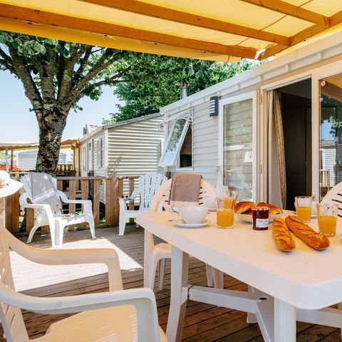 Stacaravan 4 personen - Comfort XL | 2 slaapkamers | 4 pers | Verhoogd terras | 2 badkamers | Airconditioning | TV