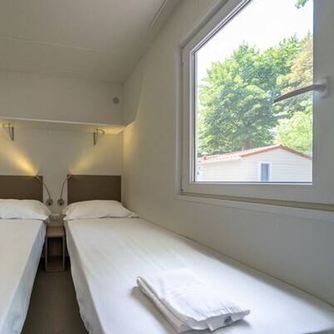 Stacaravan 6 personen - Comfort | 3 slaapkamers | 6 pers | Verhoogd terras | Airconditioning
