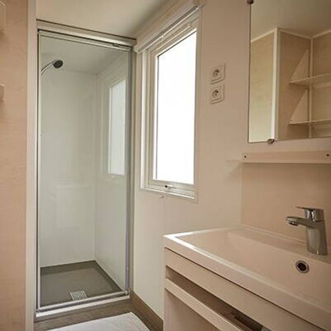 Stacaravan 4 personen - Comfort | 2 Slaapkamers | 4 Pers | Verhoogd terras | Airconditioning | TV
