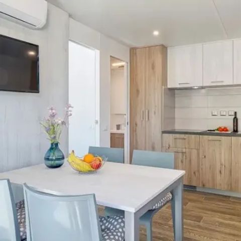Stacaravan 5 personen - Premium 2 slaapkamers 2 badkamers Lounge