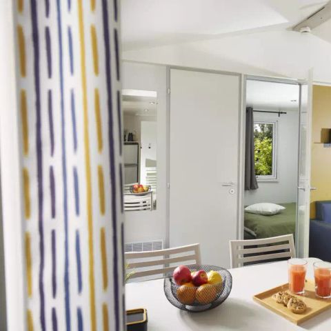 Stacaravan 6 personen - Mobile-home | Premium | 3 slaapkamers | 6 pers | Verhoogd terras | 2 badkamers | Airconditioning | TV