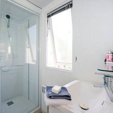 Stacaravan 4 personen - Stacaravan | Klassiek | 2 Slaapkamers | 4 Pers. | Verhoogd terras | Airconditioning.