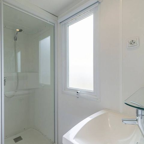 Stacaravan 6 personen - Mobile-home | Comfort | 3 Slaapkamers | 6 Pers. | Verhoogd terras | 1 Badkamer | Air-con.