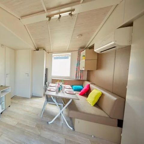 Stacaravan 6 personen - Mobile-home | Comfort XL | 2 slaapkamers | 4/6 pers. | Verhoogd terras | Airconditioning.