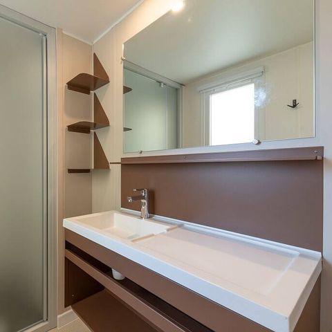 Stacaravan 6 personen - Premium | 3 slaapkamers | 6 pers | Verhoogd terras | 1 badkamer | Airconditioning