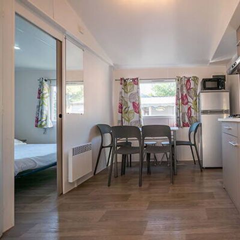 Stacaravan 4 personen - Mobile-home | Comfort | 2 slaapkamers | 4 pers | Verhoogd terras | 1 badkamer | Airconditioning | TV