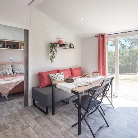 Stacaravan 6 personen - Premium stacaravan voor mindervaliden, 31 m² (2 slaapkamers) + terras, 4/6 personen