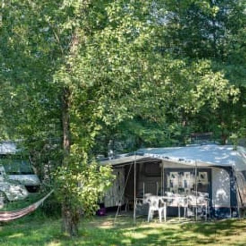 Kampeerplaats - Locatie ***