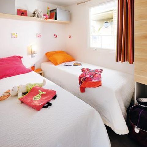 Stacaravan 4 personen - Comfort 27m² 2 kamers inclusief halfoverdekt terras 18m² + TV
