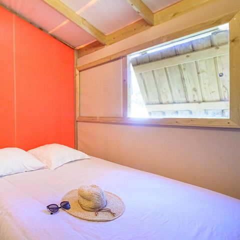 Stacaravan 4 personen - Cosyflower Premium op palen 38m² - 2 kamers + TV + Bedlinnenpakket + handdoeken overdekt terras 11m²