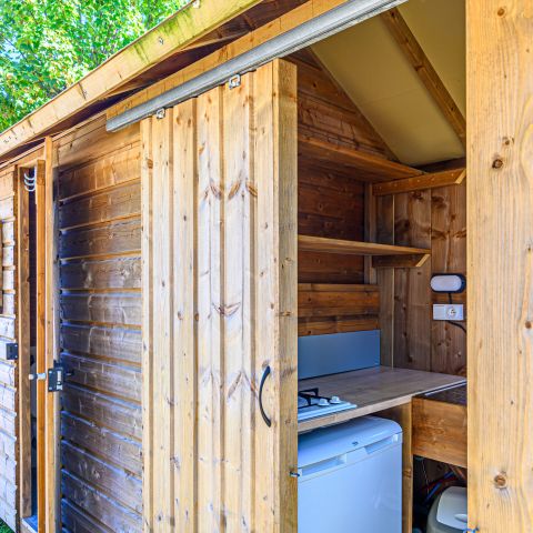 Kampeerplaats - Premium pakket: 6A plaats voorzien van een Freecamp (hut met sanitair)